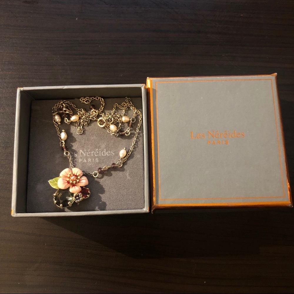 Les nereides necklace